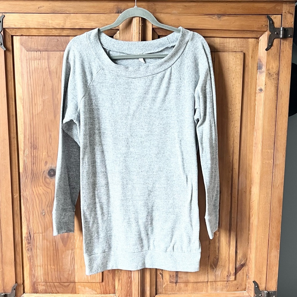 Pinkblush Gray Maternity Scoop Neck Sweatshirt Size Large - Picture 3 of 10